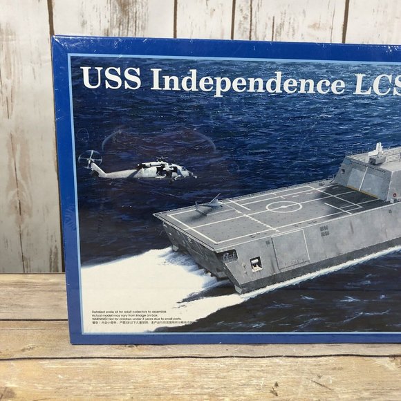 NEW Trumpeter USS Independence LCS-2 Warship Model Kit Plastic 2010 SEALED - Picture 2 of 12